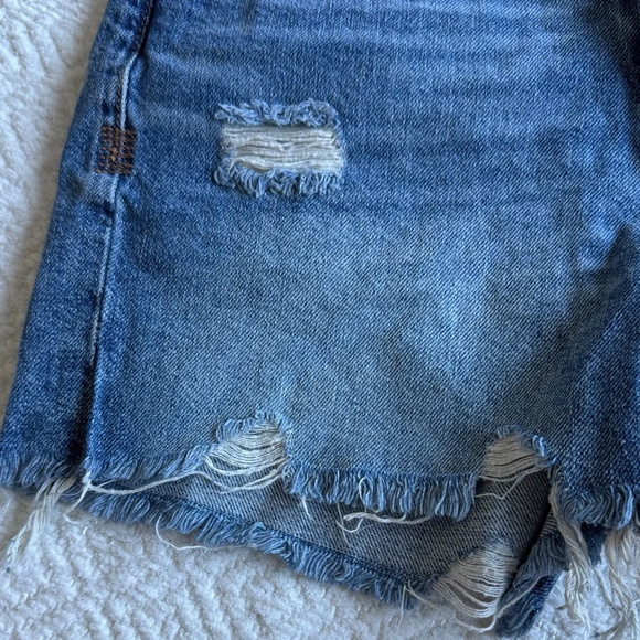 NWT We The Free Ripped Blue Jean Shorts Size 24 - Picture 5 of 9